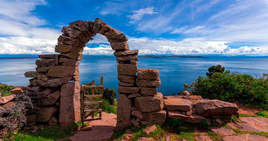 Isla Taquile en el lago Titicaca